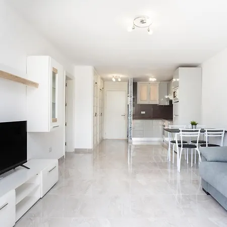 3 50m From The Americas Promenade With Heated Pool