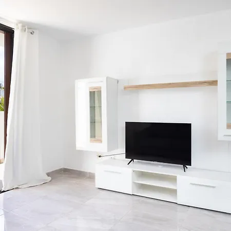 3 50m From The Americas Promenade With Heated Pool Appartement