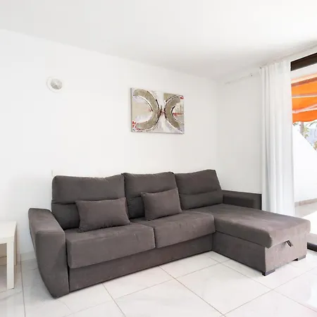 3 50m From The Americas Promenade With Heated Pool