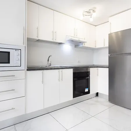 3 50m From The Americas Promenade With Heated Pool