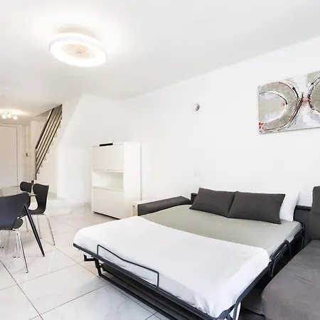 3 50m From The Americas Promenade With Heated Pool Appartement