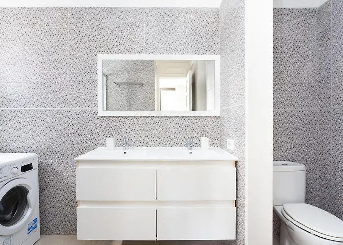 3 50m From The Americas Promenade With Heated Pool شقة أرونا