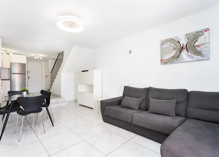 3 50m From The Americas Promenade With Heated Pool شقة