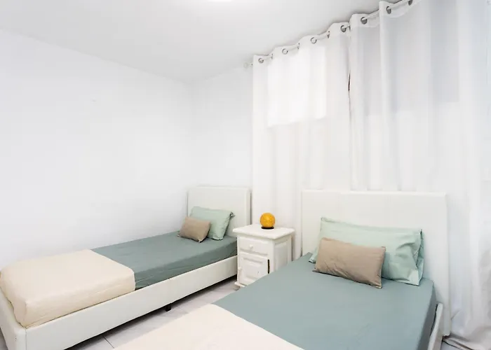 3 50m From The Americas Promenade With Heated Pool أرونا