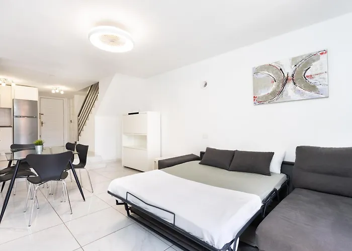 3 50m From The Americas Promenade With Heated Pool شقة